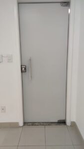 insulfilm jateado porta de vidro escritorio