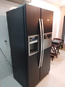 geladeira inox depois envelopamento adesivo preto 2