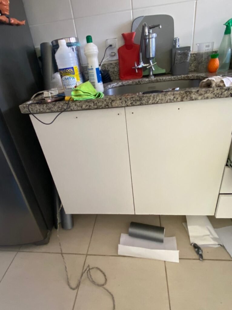 Envelopamento de armário de cozinha 3 envelopamento adesivagem armario de cozinha antes 2