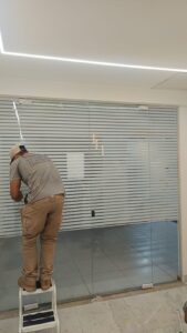 pelicula persiana mini blind